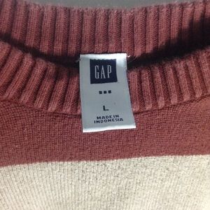 Gap sweater